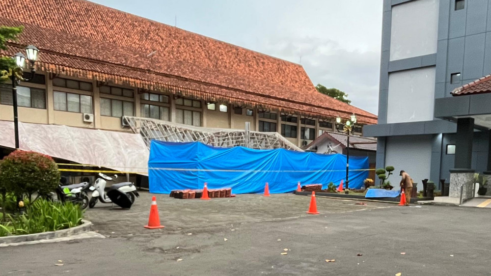 Hasil Penyelidikan Sementara Polisi, Gazebo FKIP Unsil Tasikmalaya Ambruk karena Kayu Lapuk