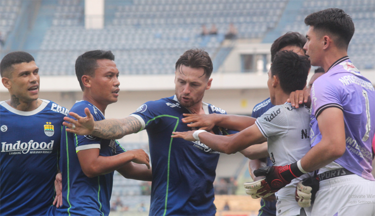 Persib Bandung Gagal Menang Lawan 10 Pemain Bali United