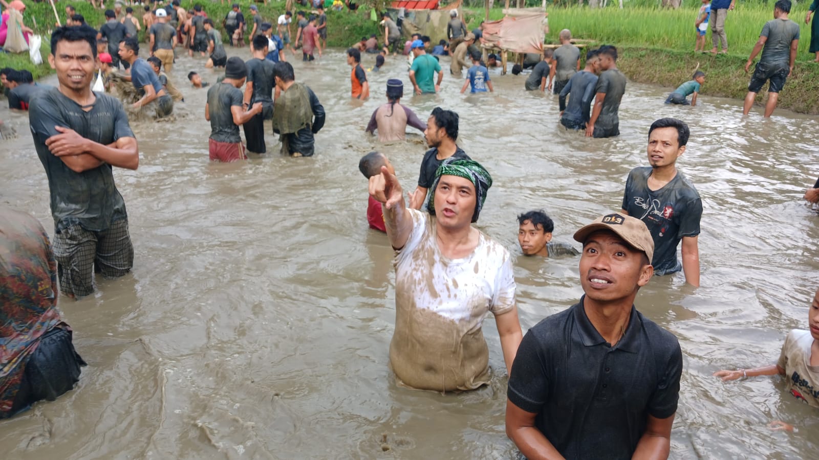 Diky Candra Ngobeng Bareng Warga Tamansari, Silaturahmi Sambil Lestarikan Budaya