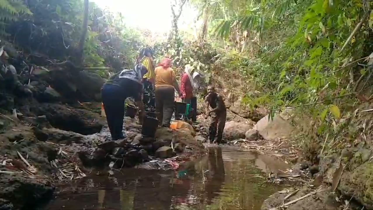 Kekeringan Melanda, Warga Kabupaten Tasikmalaya Andalkan Bantuan Air Bersih dari BPBD