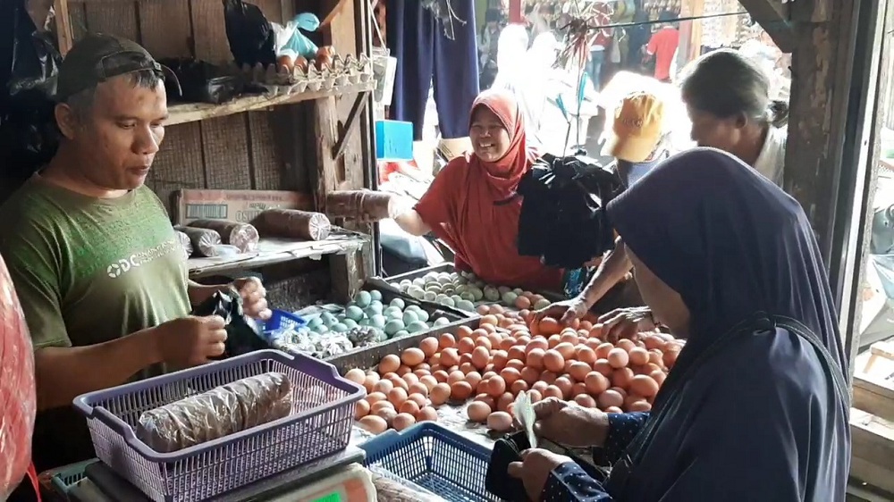 Menjelang Bulan Suci Ramadan Harga Telur Ayam dan Daging Ayam Naik Signifikan di Pasar Singaparna