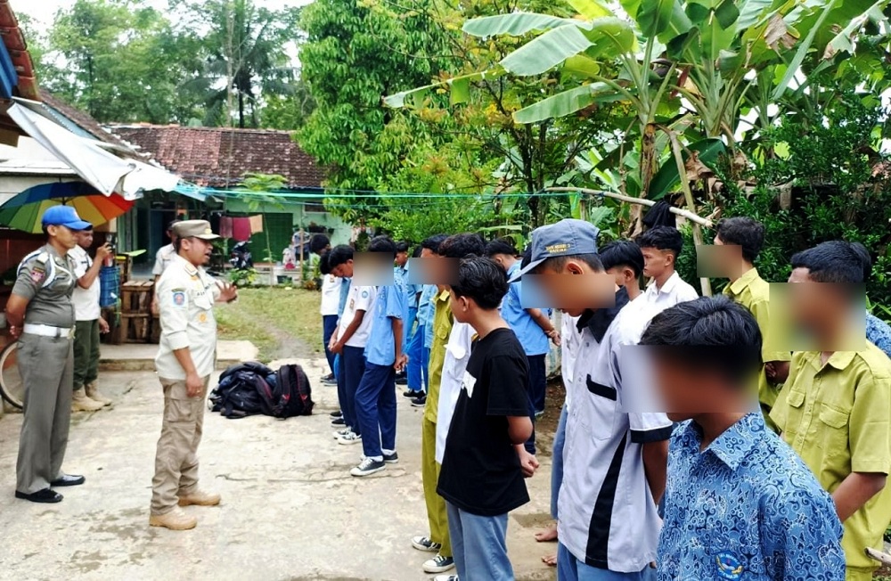 Bolos Sekolah Nongkrong di Warung, Puluhan Pelajar SMP dan SMA di Banjar Terjaring Razia Satpol PP