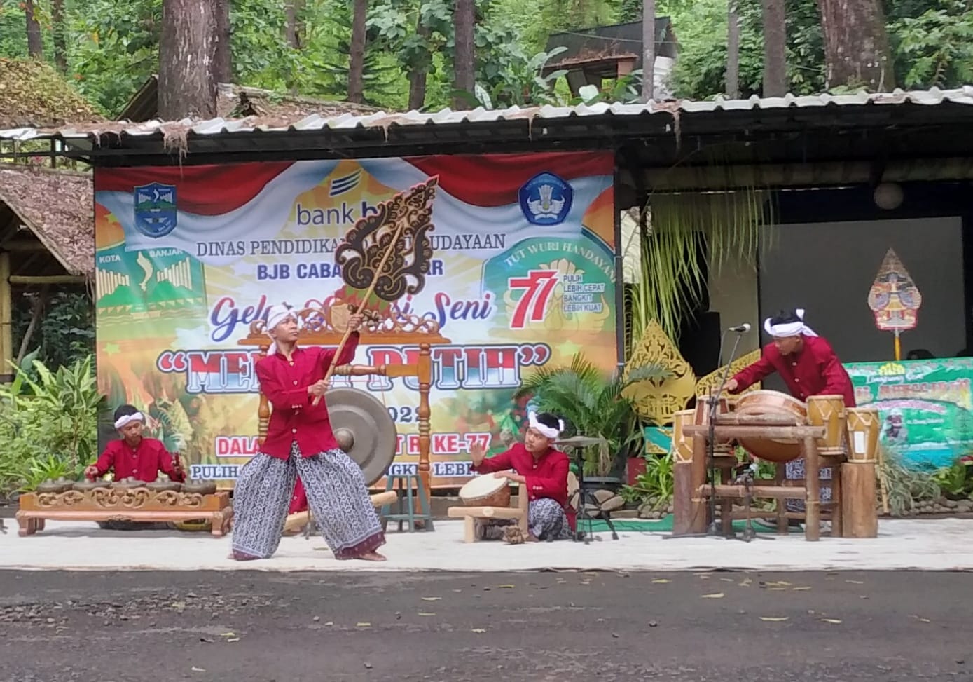 Wali Kota Banjar Takjub Melihat Penampilan Pelajar dalam Pentas Kreasi Seni Merah Putih