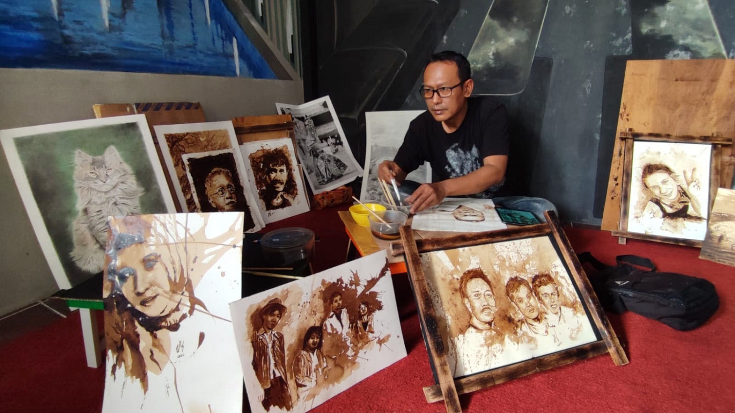 Keren! Seniman Asal Ciamis Manfaatkan Ampas Kopi Menjadi Karya Seni Bernilai Tinggi