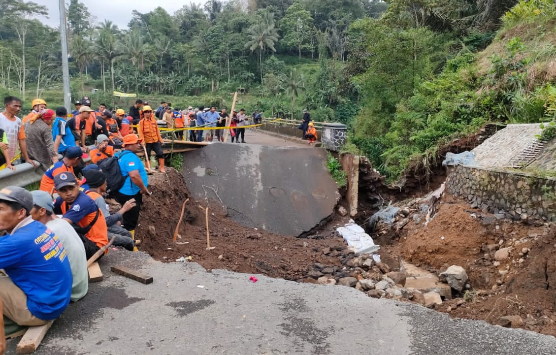 UPDATE Jalan Cidugaleun Ambalas, Pemerintah Bangun Jalan dan Jembatan Darurat untuk Akses Warga