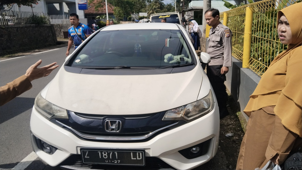Guru SMP di Sukaraja Tasikmalaya Jadi Korban Pecah Kaca Mobil, Uang dan Barang Berharga Raib