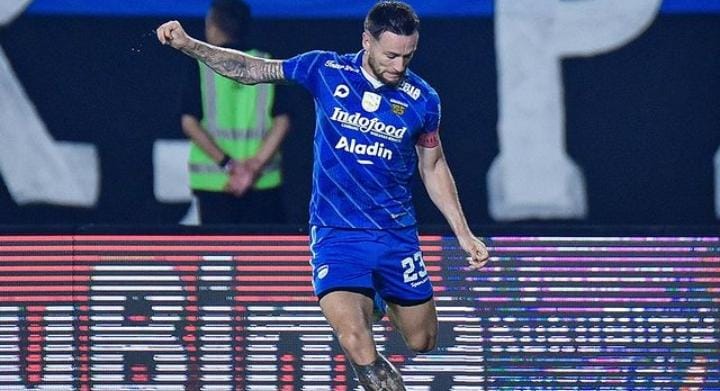 GELANDANG Persib Tak Ingin Selebrasi Meski Tim Lolos ke Final Championship Series, Alasannya Karena Ini