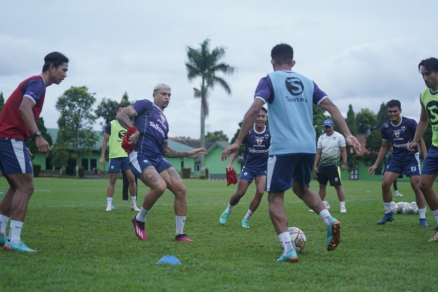 LUIS MILLA Bagi Persib Jadi 2 Tim, Pilih Latihan di Cimahi untuk Hadapi PSM Makassar