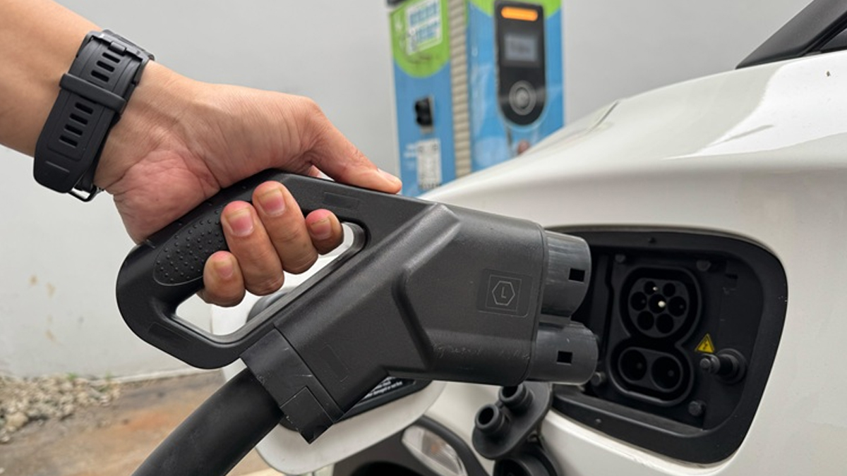 Cara Aman Atasi Charger Gun yang Tersangkut Saat Mengisi Daya NETA V-II