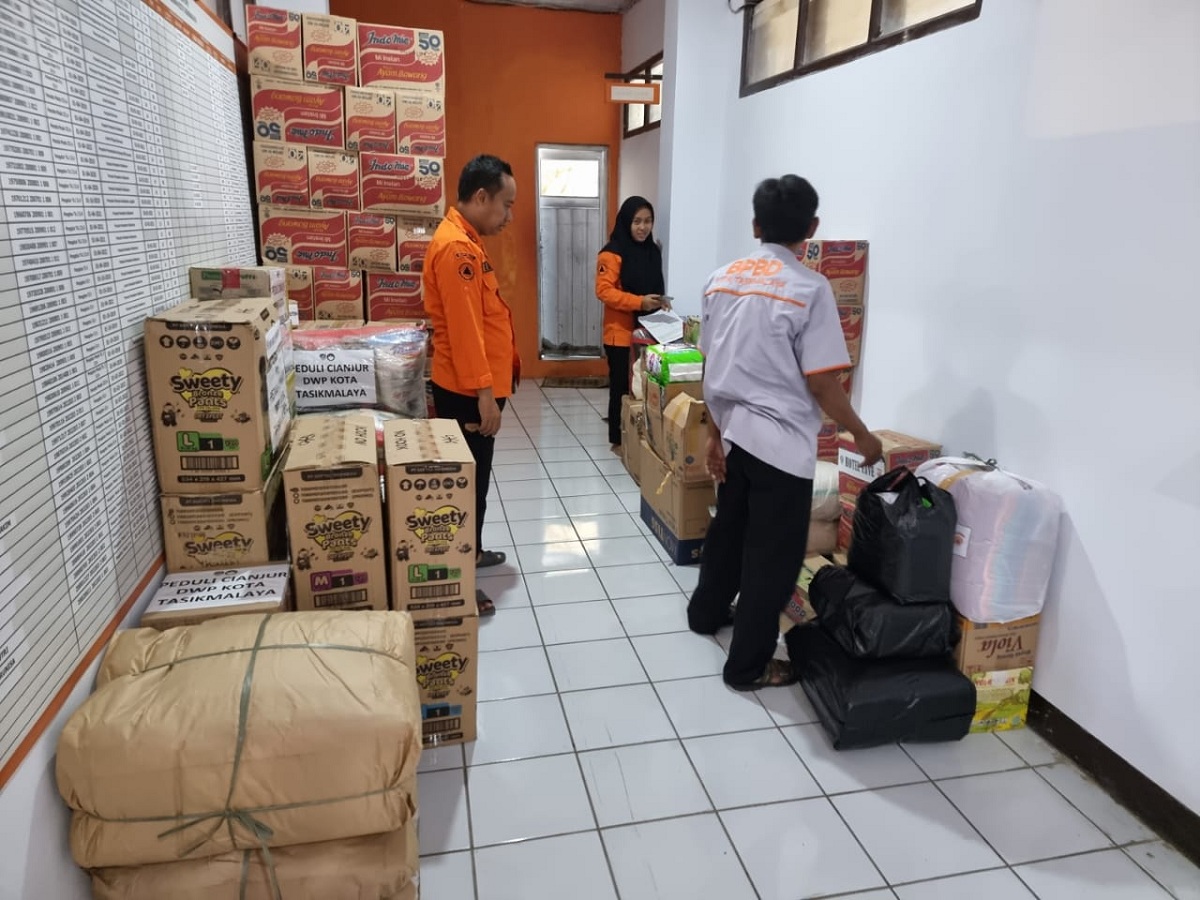 Hari Rabu, Beragam Kebutuhan dan Tim Opsar BPBD Kota Tasik Bantu Korban Gempa Cianjur