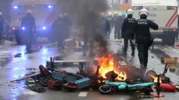 Kerusuhan Pecah di Brussel, Para Penggemar Maroko Mengamuk dan Membakar Kendaraan