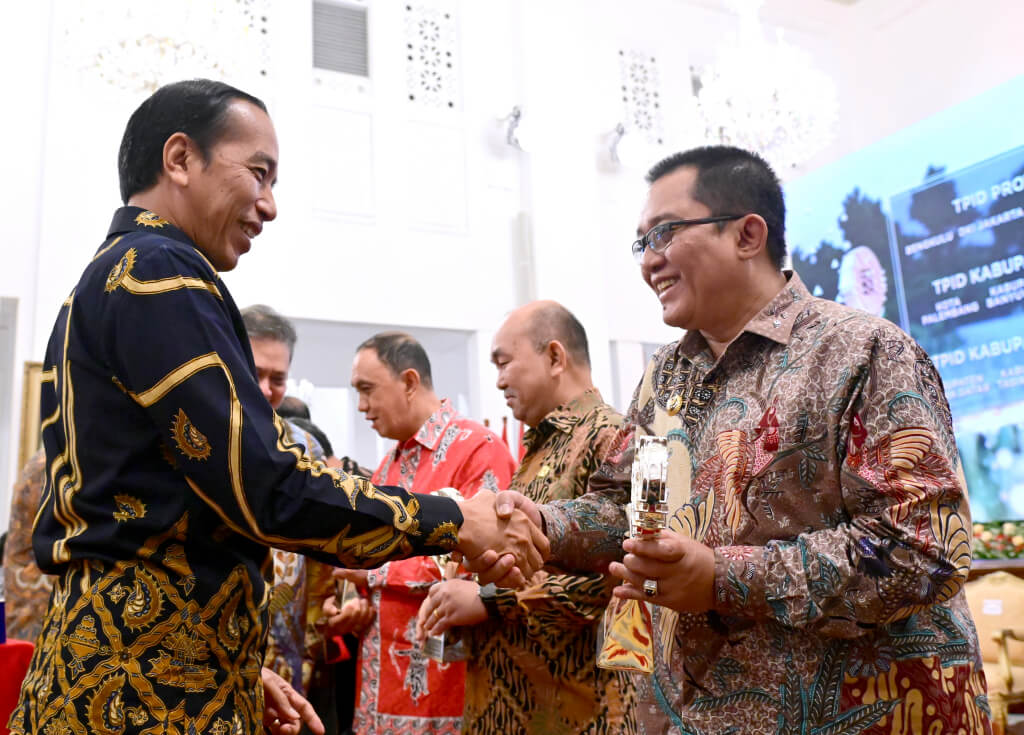 Mantap, Bupati Tasikmalaya Ade Sugianto Terima Penghargaan TPID Berprestasi dari Presiden Joko Widodo