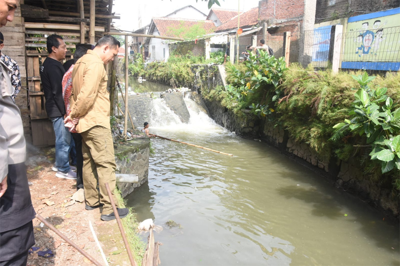 Pemkot Tasikmalaya Waspadai Banjir, PJ Wali Kota Turun Langsung ke Sungai Cidukuh