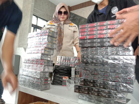 Belasan Ribu Rokok Tanpa Pita Cukai Gagal Edar di Tasikmalaya, Penjual Terancam Kurungan Penjara