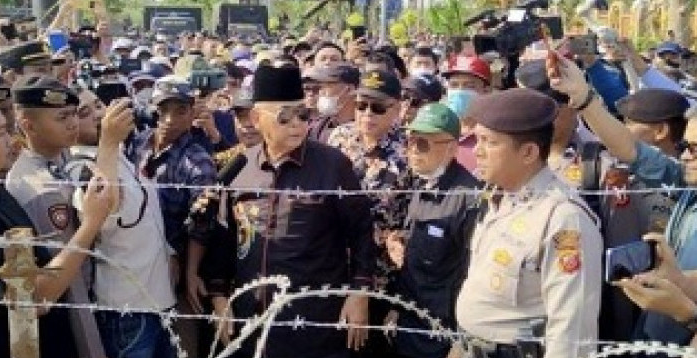 Gagah Berani! Syekh Panji Gumilang Komando 10.000 ‘Balad’ Mahad Al Zaytun Hadapi Pendemo