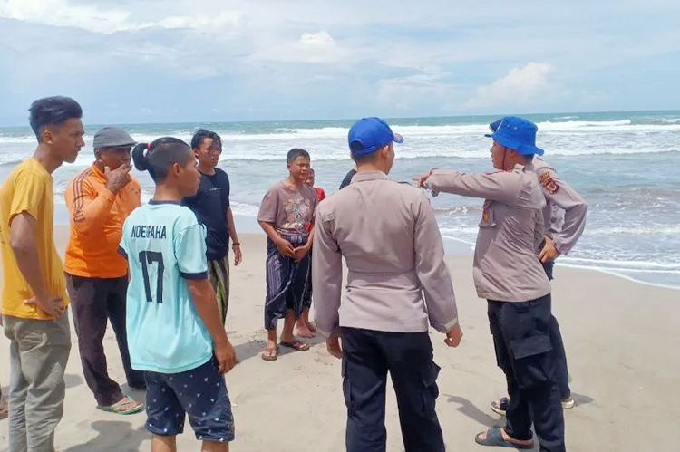 Pemuda Hilang Terseret Ombak di Pantai Taman Manalusu