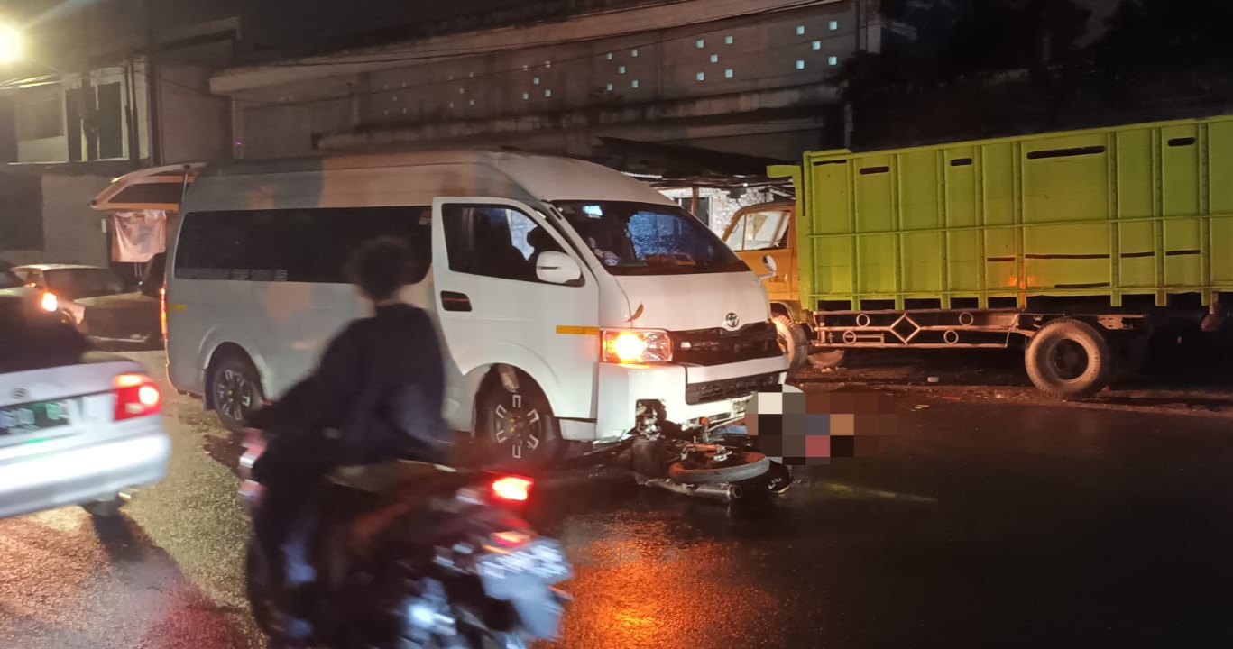 Breaking News; Motor Masuk Kolong Mobil, 1 Meninggal Terlindas Mobil Hiace di SL Tobing Kota Tasikmalaya 