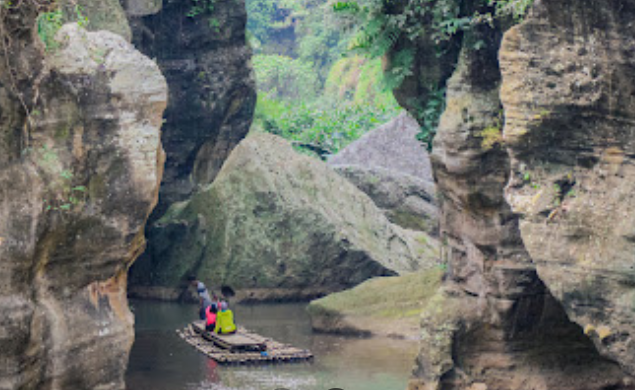Wisata Alam Bandung: Sungai Cikahuripan Green Canyon Bandung Barat