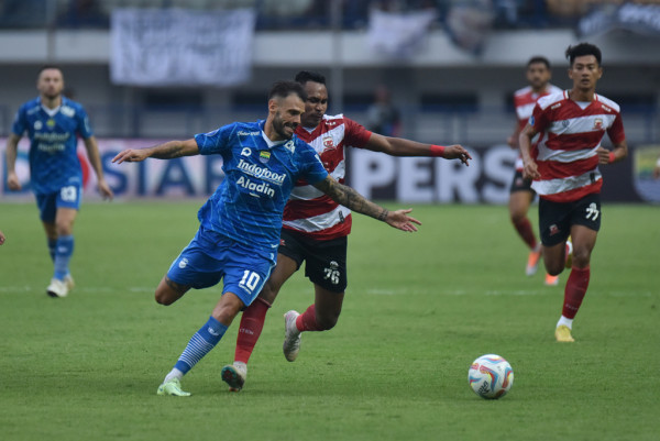 Sosok Tyronne del Pino di Persib Layu Sebelum Berkembang, Posisinya Mulai Diisi Pemain Muda Ini