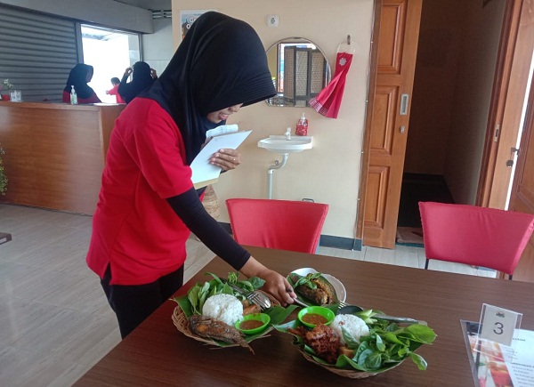 Ayo ke Rumah Makan Bale Balong di Mangkubumi Tasik, Ada Promo Menarik, Paket Nasi Ayam/Ikan Hanya Rp 10 Ribu