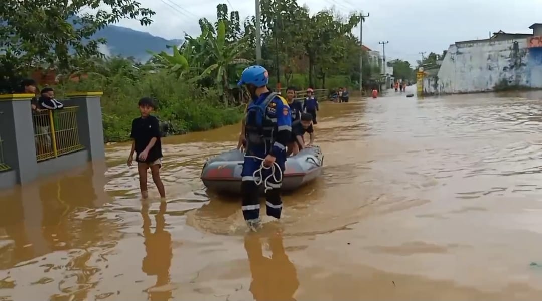Cari Ikan di Tengah Banjir, Lansia Kabupaten Tasikmalaya Tewas Tenggelam