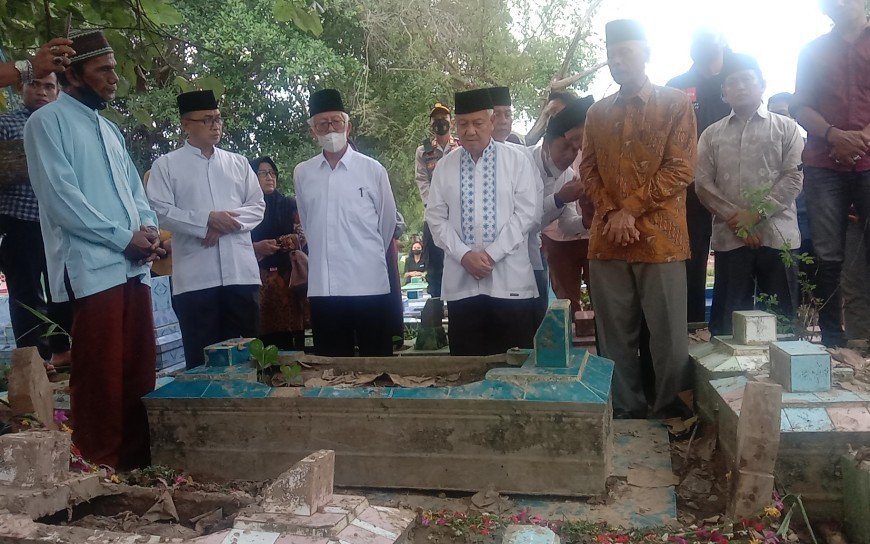 Pimpinan Ponpes Gontor Berziarah ke Makam Almarhum Santrinya yang Diduga Tewas Dianiaya 