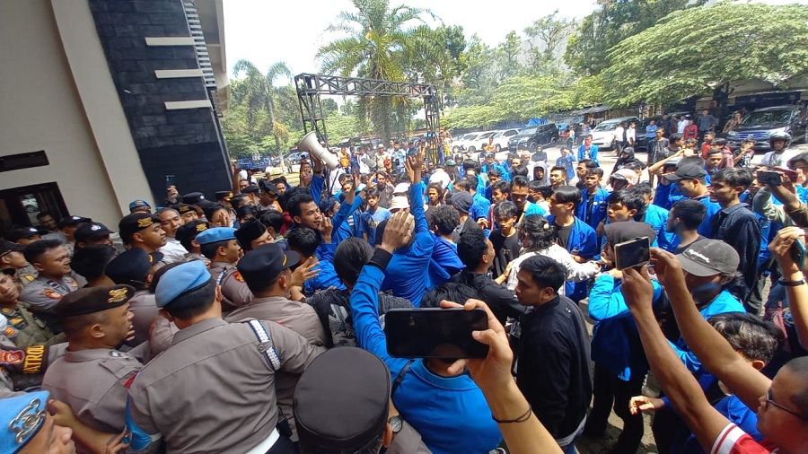 Halal Bihalal Pemkot dan Pemkab Tasikmalaya Diwarnai Kericuhan Aksi Hardiknas dan Hari Buruh