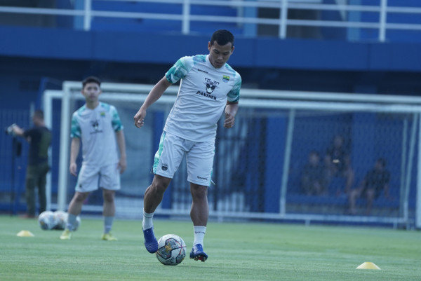 RESMI, Bek Cadangan Abadi Persib Eriyanto Ganti Nomor Punggung, Lepas Nomor 3 Menjadi 20