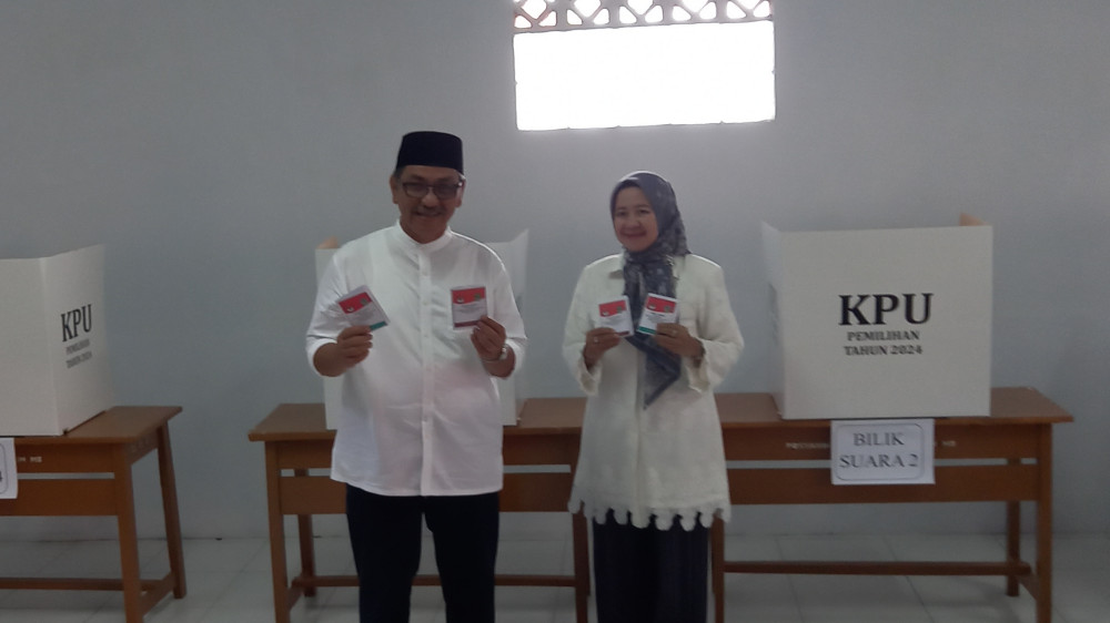 Cawalkot Tasikmalaya Nomor 2 Ivan Dicksan Nyoblos di TPS 13: Optimis Menang, Targetkan 40 Persen Suara