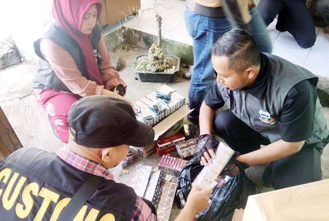 Rokok Ilegal Jadi Sasaran Razia di Garut