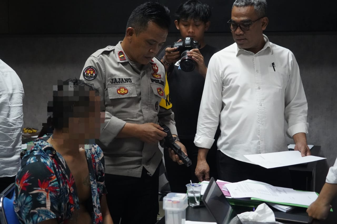 Pria Bertato Ditangkap Polisi Usai Menodongkan Air Soft Gun ke Sopir Taksi Online di Tasikmalaya