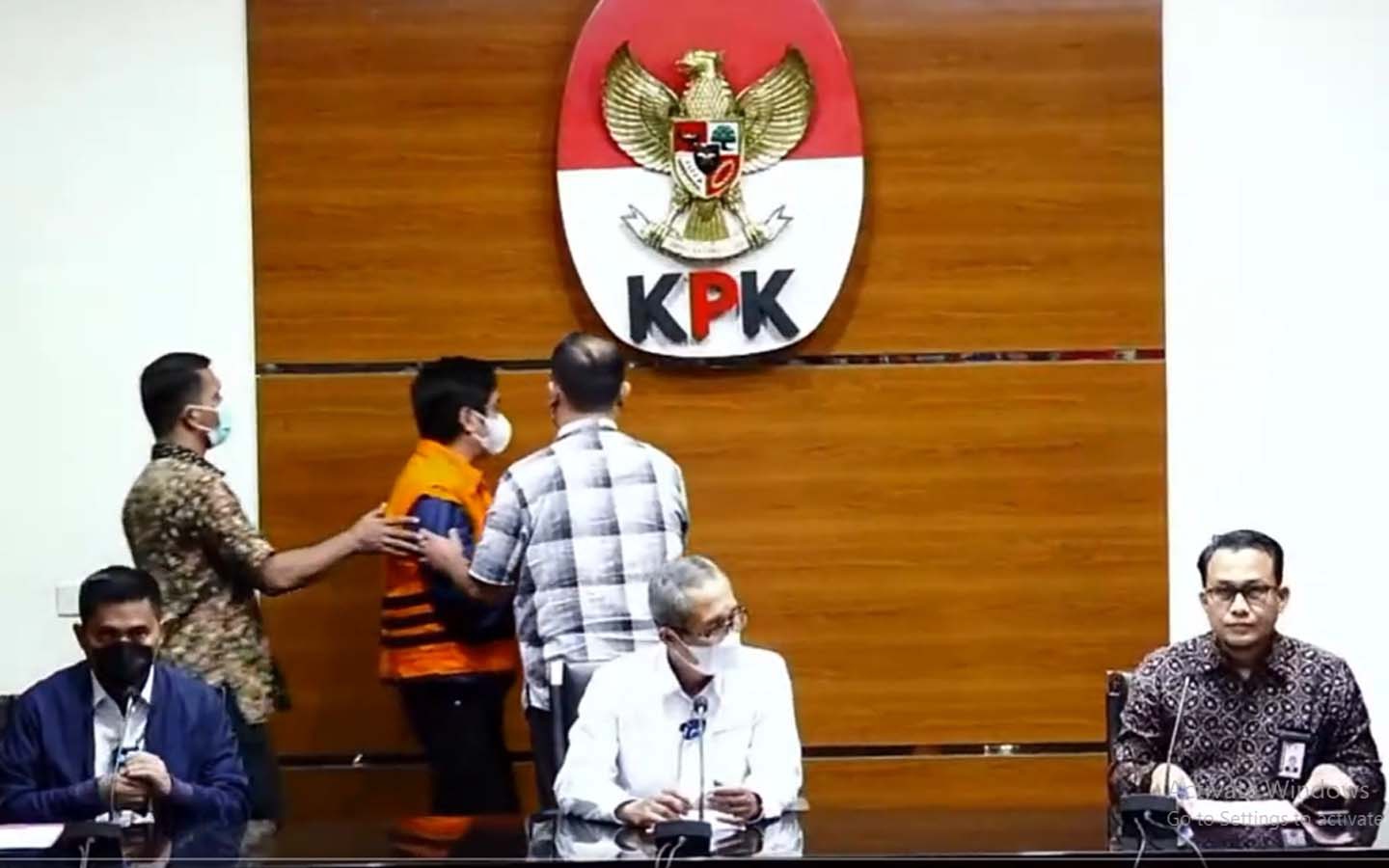 Akhirnya Mardani Maming Kenakan Rompi Tahanan KPK, Diduga Terima Uang Rp104,3 Miliar