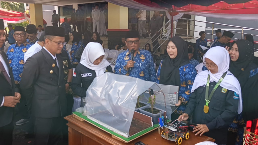 Dari Seblak ke Robot Pintar, Dua Siswa MAN 4 Tasikmalaya Ciptakan TrophiChiliBot untuk Bantu Petani Cabai