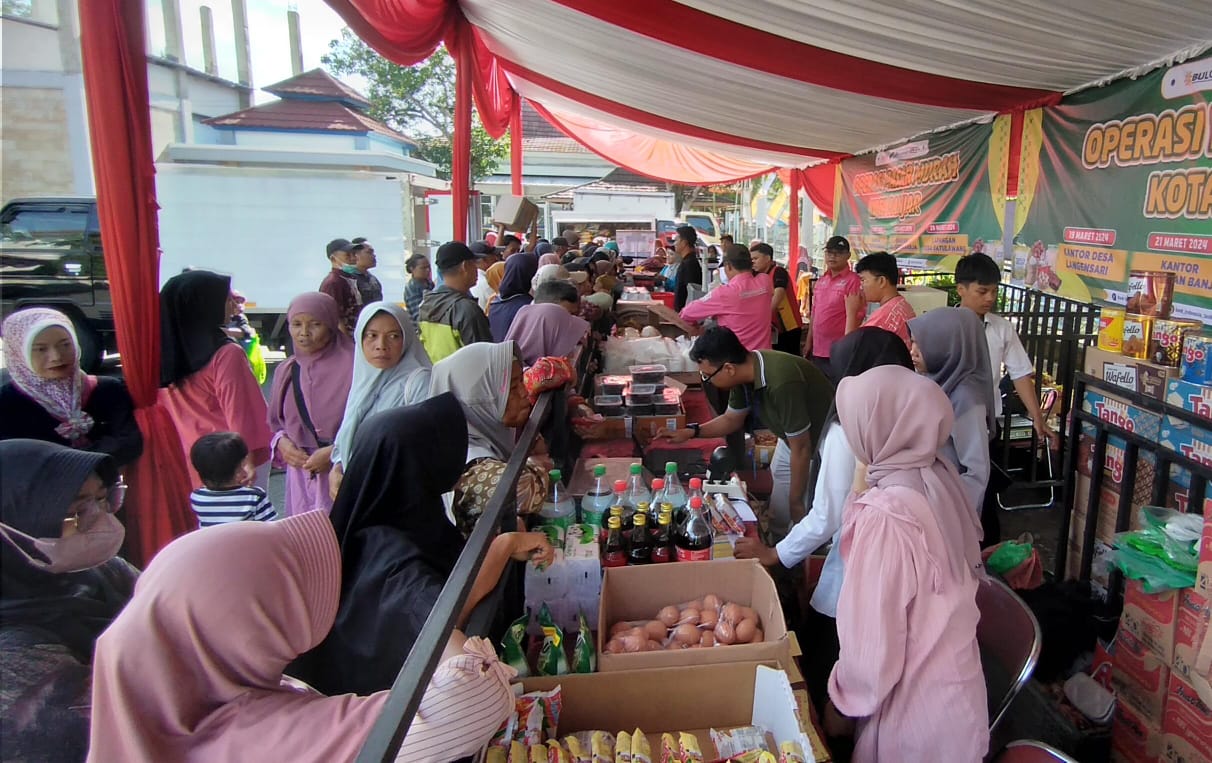 Penuhi Kebutuhan Ramadhan, Masyarakat Kota Banjar Berburu Operasi Pasar Murah
