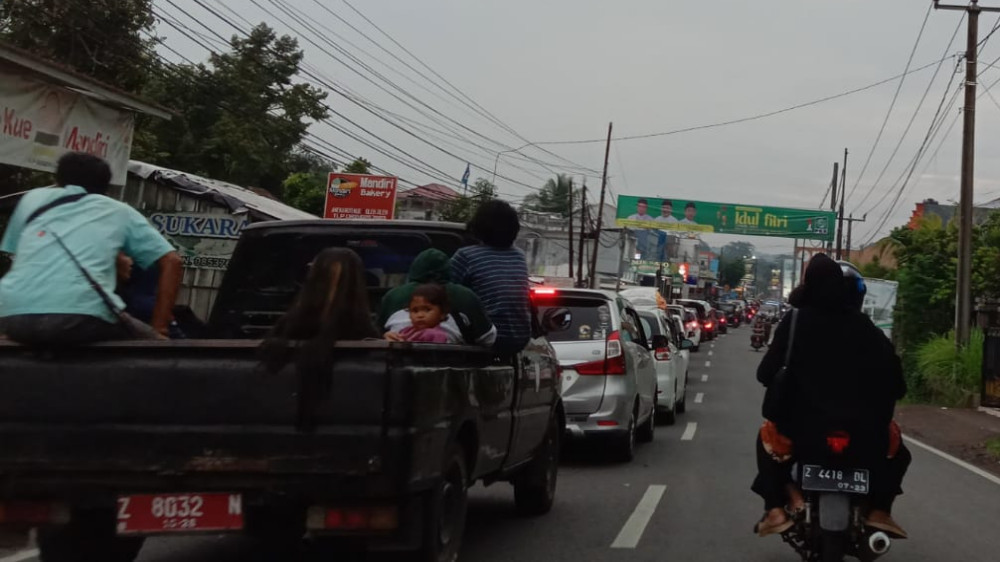 Jalan Raya Karangnunggal-Tasikmalaya di Sukaraja Mulai Macet Tadi Sore, Dipadati Kendaraan Arus Balik Lebaran