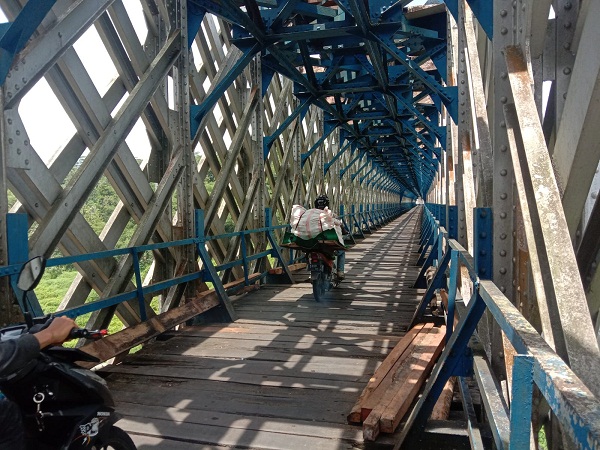 Siang Ini, Rencana Jembatan Cirahong Ditutup Total Masih Belum Diberlakukan, Sepeda Motor Masih Melintas 