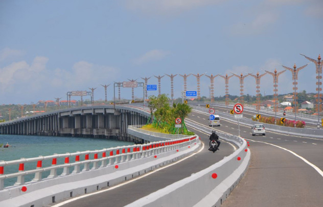 Hanya Bayar Rp 5 Ribu, Motor Bisa Lintasi Jalan Tol di Atas Laut Sepanjang 12,7 Km