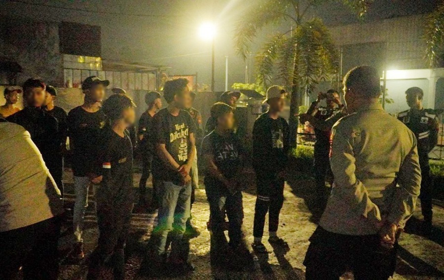 Polisi Pergoki Puluhan Remaja Pesta Miras di Depan Kantor Dispora Kota Banjar