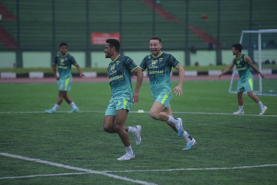 POLA LATIHAN PERSIB Unik, Jelang Hadapi Arema FC Pemain Dibagi 2 Tim, Matangkan Taktik di Bandung 