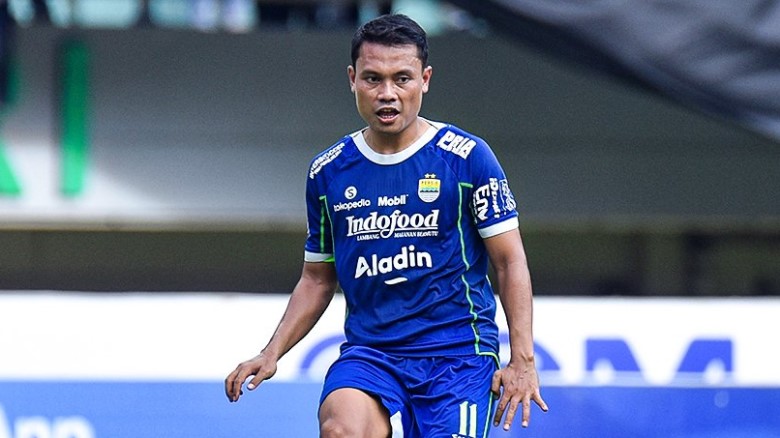 Dedi Kusnandar Cedera Patah Kaki saat Persib vs Barito Putera? Kakinya Tertekuk, Ambulans Masuk Lapangan