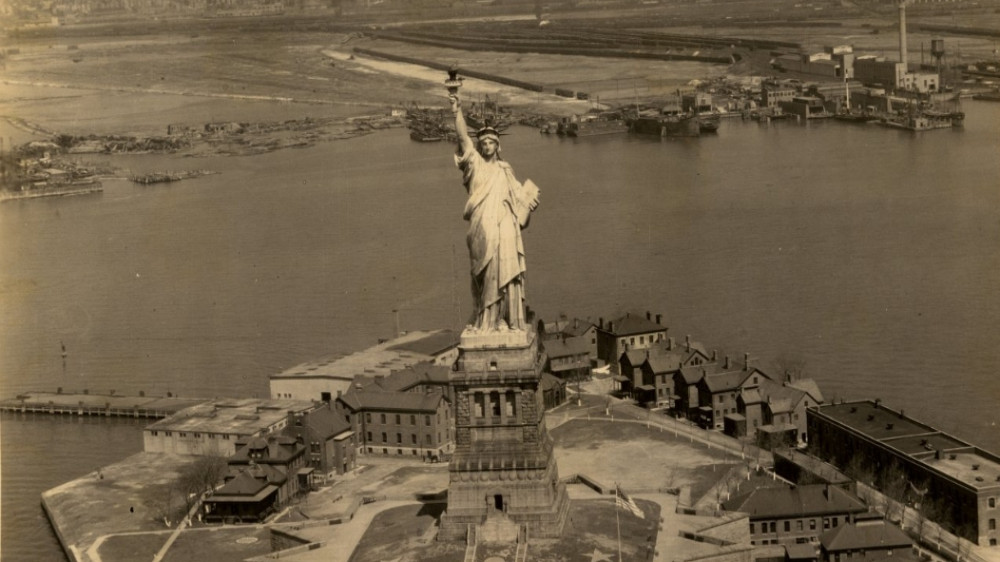 Dari Sumpah Pemuda hingga Peresmian Patung Liberty