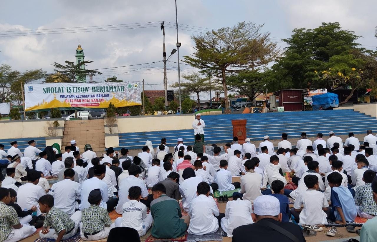 Ribuan Umat Muslim Kota Banjar Serentak Sholat Istisqo, Tersebar di Beberapa Titik