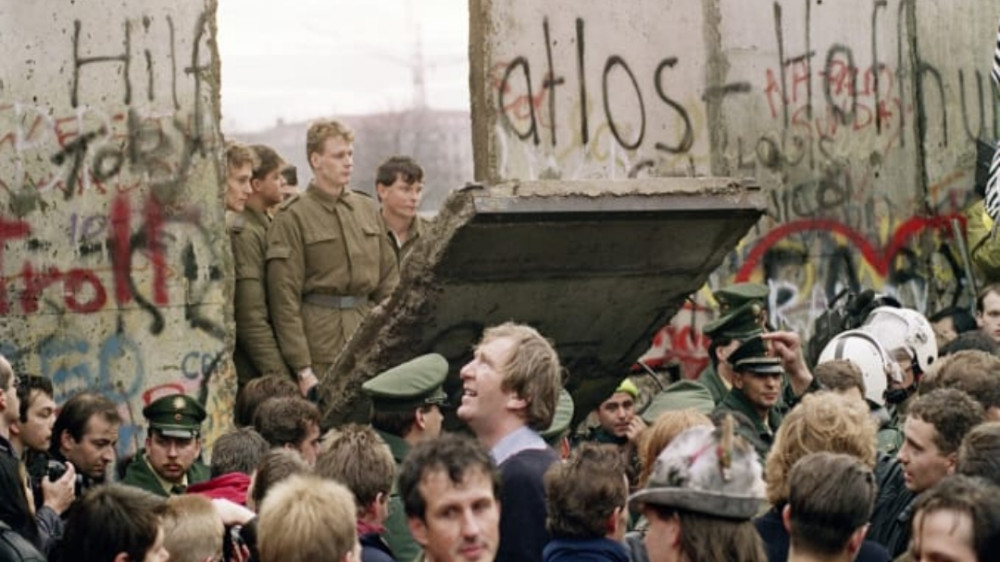 Hari Ini dalam Sejarah, dari Kejatuhan Aztek hingga Awal Tembok Berlin