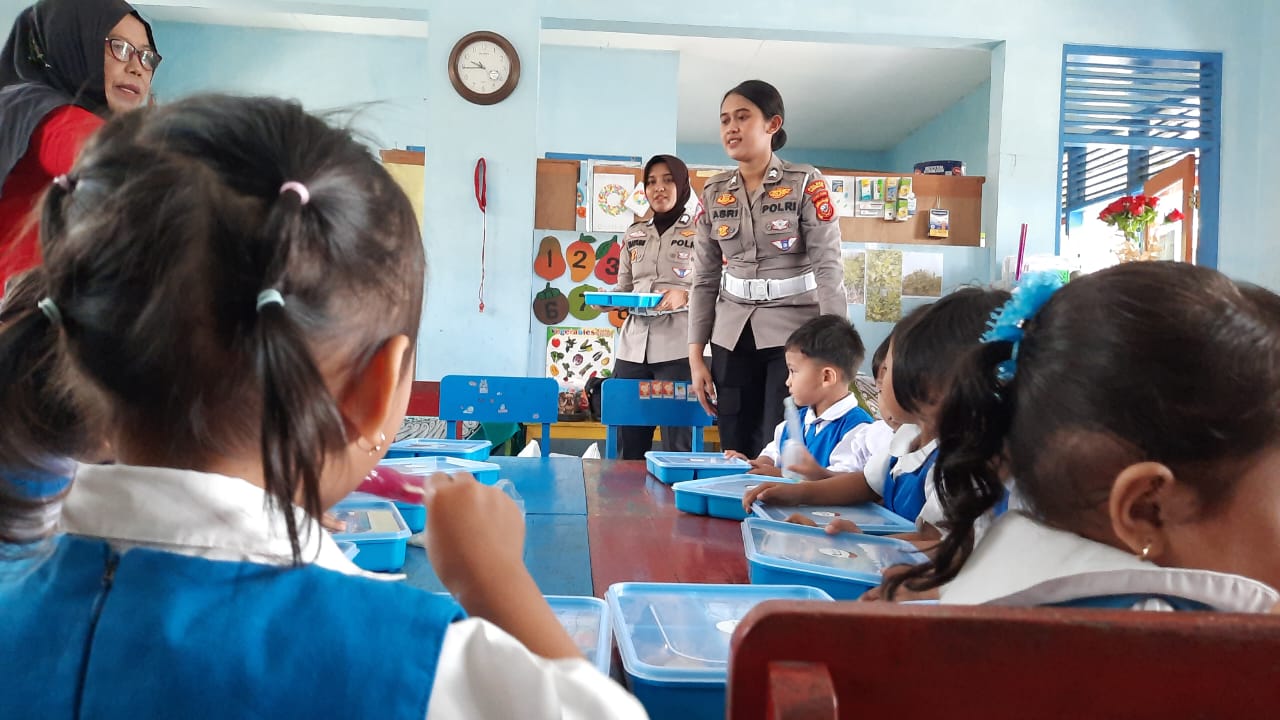 Polres Tasikmalaya Ajak Siswa SD Terapkan Pola Makan Sehat