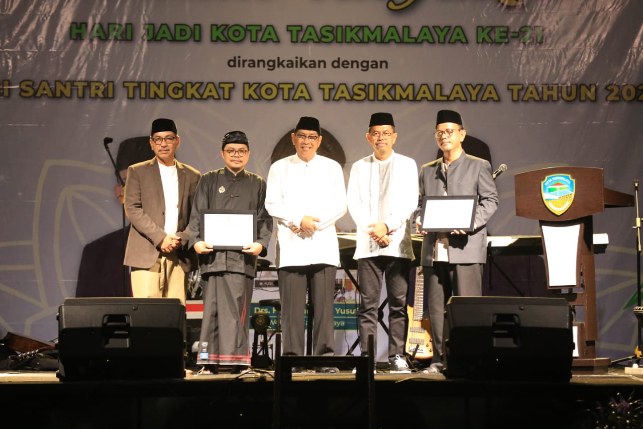 Malam Tasyakur Hari Jadi Kota Tasikmalaya Dibarengi Launching Buku Manaqib dan Silsilah Pesantren Awipari