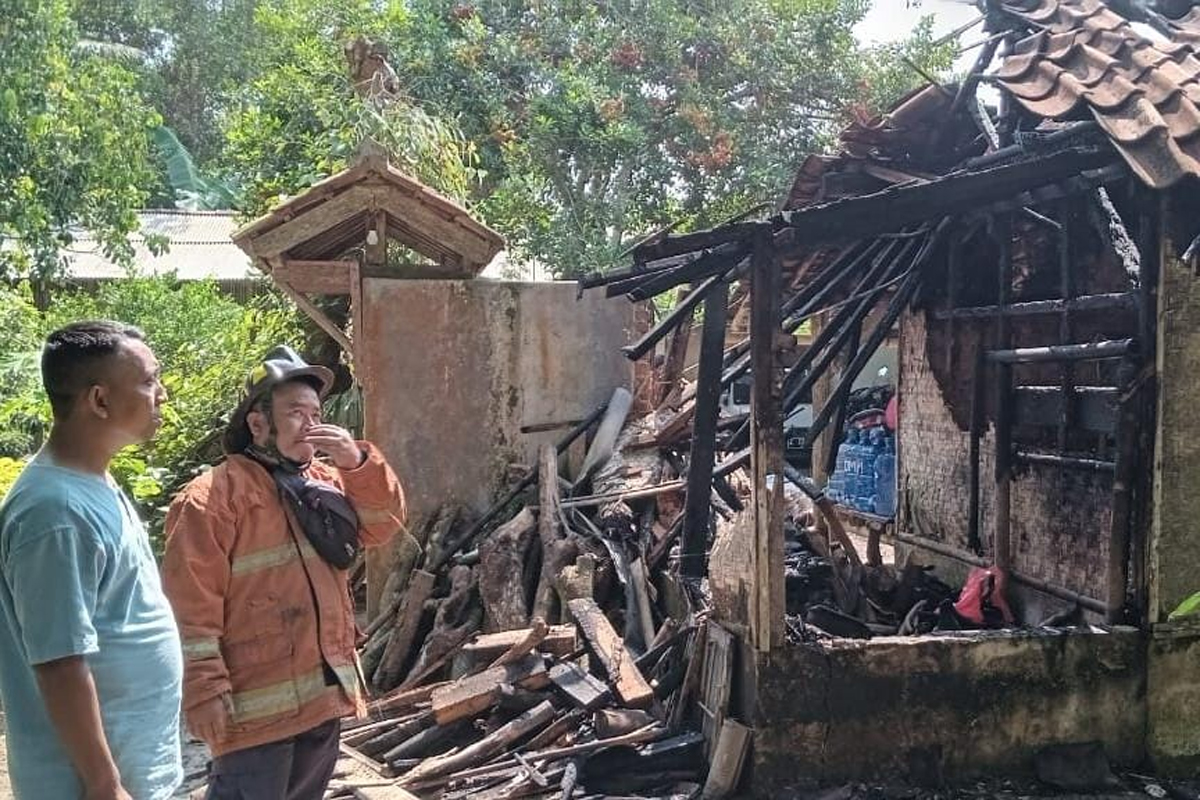 Rumah Warga Kota Banjar Kebakaran Saat Sang Pemilik Mendadak Sakit Kepala