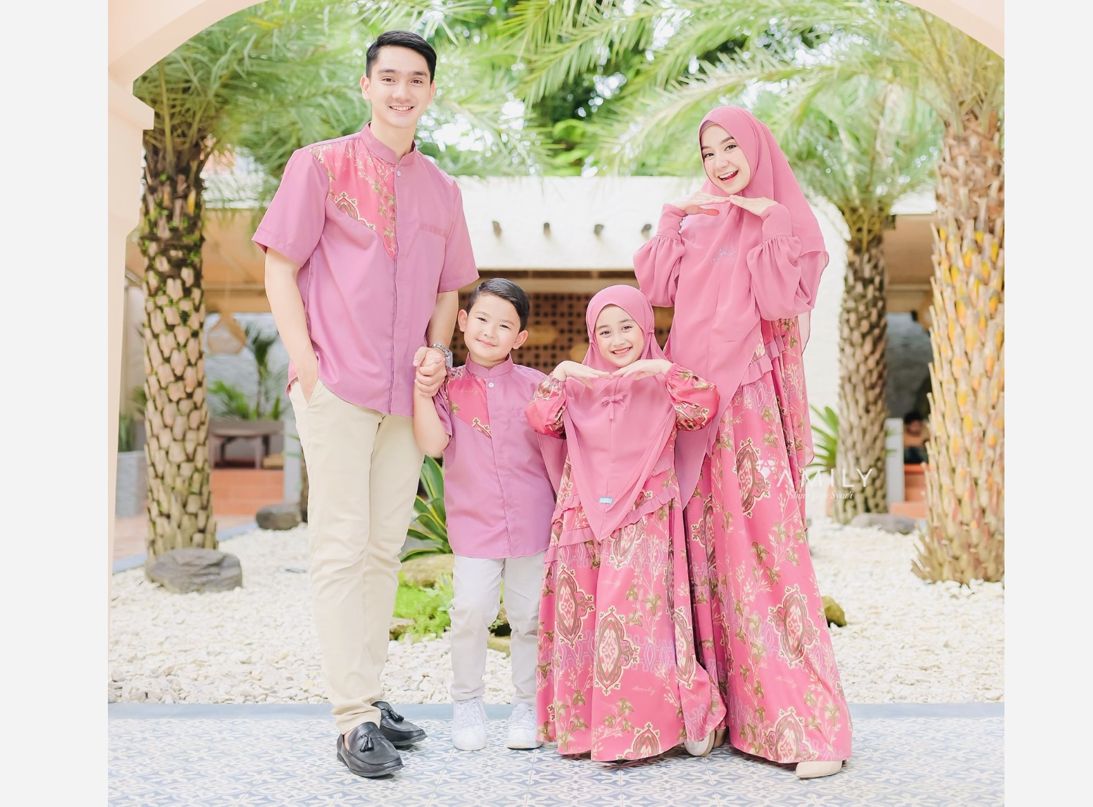 Intip Yuk Trend Baju Idul Fitri 2023, Family Set Masih Jadi Pilihan