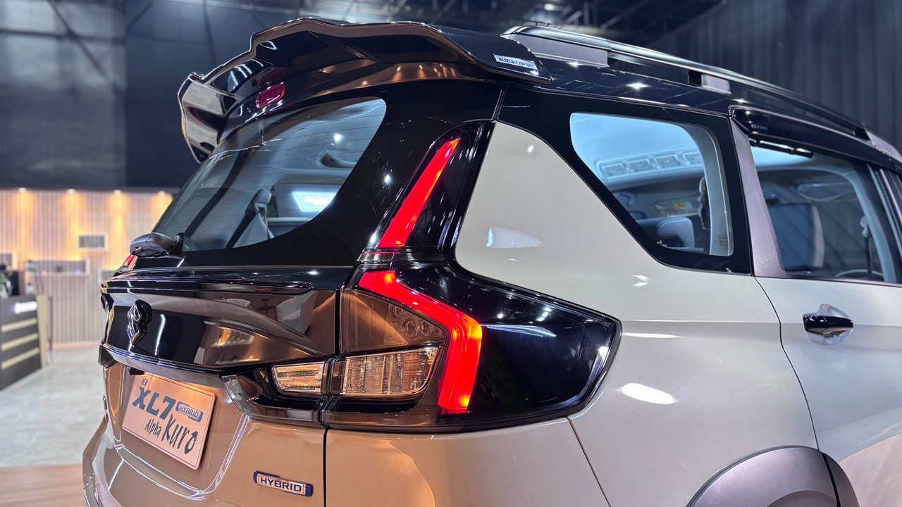 Resmi Rilis Suzuki New XL7 Hybrid Alpha Kuro Jadi Varian Tertinggi, Harga Rp 300 Jutaan