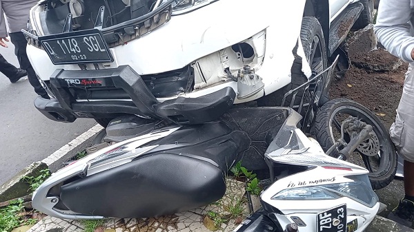 Kesaksian Pemilik Motor Vario Lolos dari Detik-Detik Tabrakan Beruntun di Jalan RE Martadinata Tasikmalaya