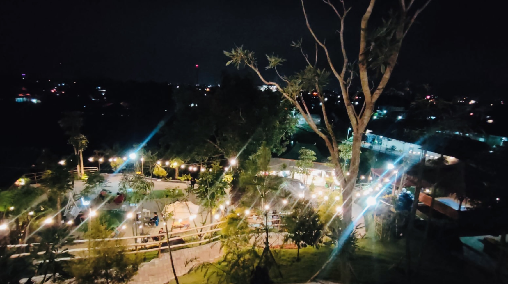 Indahnya Spot Light di Ten Thousand Hills, Tempat Ngopi Asyik untuk Liburan Akhir Tahun di Tasikmalaya